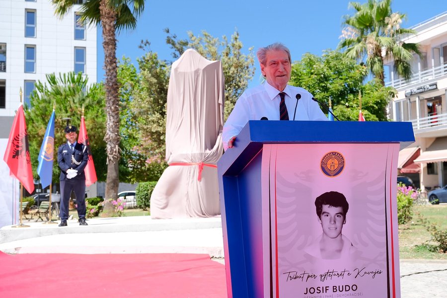 “Kombi është i rrëzuar përdhe“/ Berisha nga Kavaja: Të ngrihemi kundër armikut më të egër të shqiptarëve, Edi Ramës