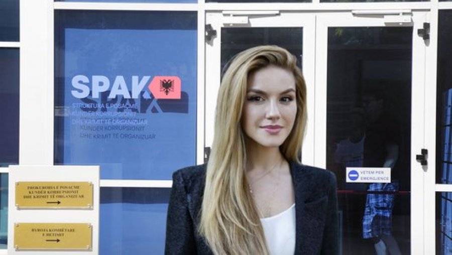 Kontratë fiktive për shitjen e një dyqani, Ajola Xoxa ‘pastroi’ 100 mijë € me shitjen e librarisë