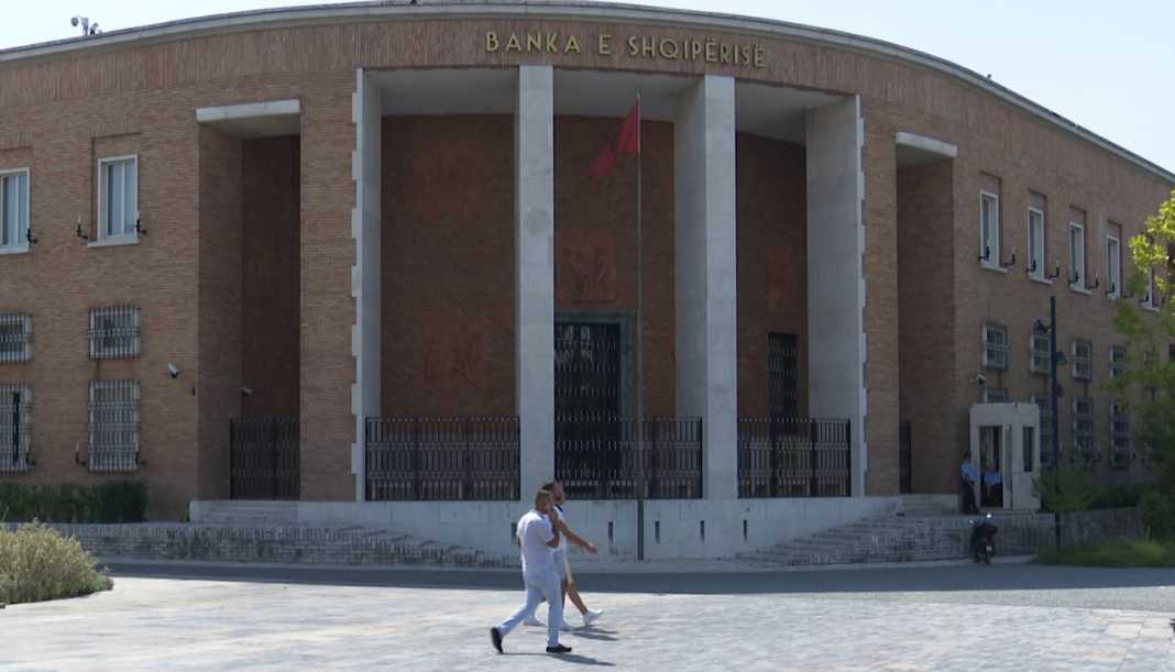 Kredia konsumatore do i kushtojë më pak xhepit të qytetarëve/ BSH ul tavanin për interesat maksimale