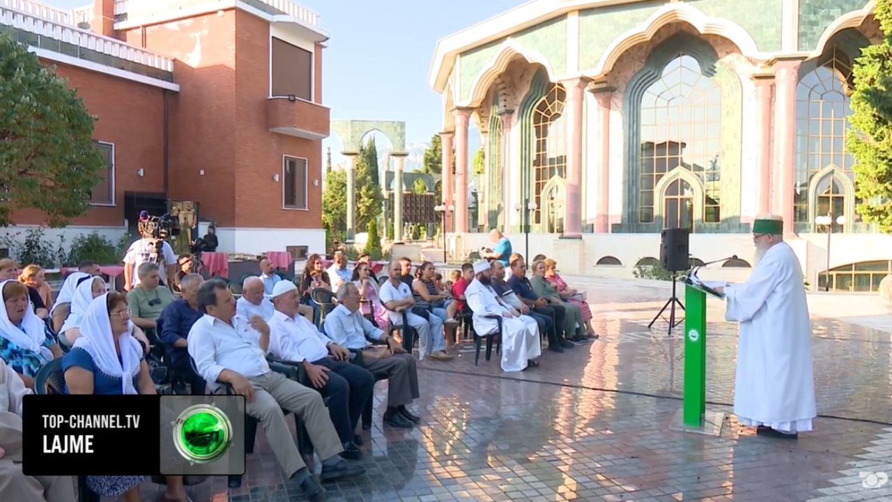 Kremtohet dita e ashures, Baba Mondi: Lutemi për paqe dhe ndaljen e konflikteve në botë