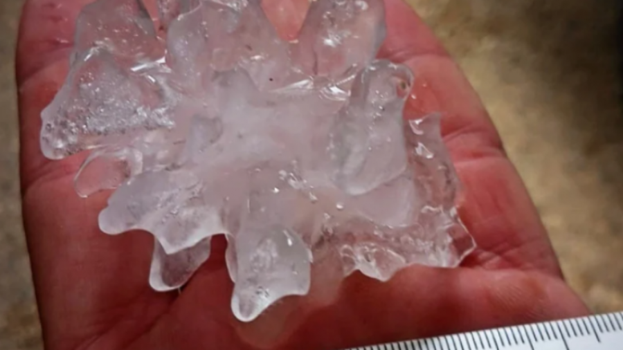 Kroacia goditet nga stuhitë, në disa vende bie breshër deri në pesë centimetra madhësi