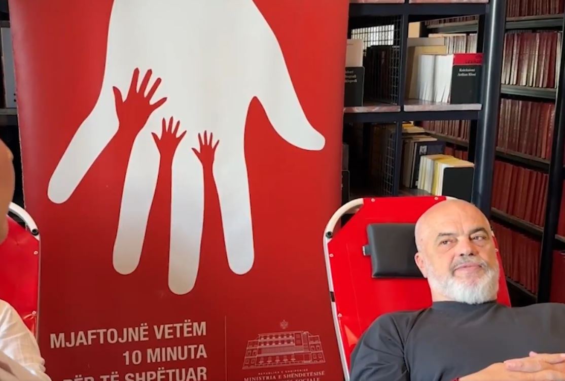 Kryeministri Rama dhuron gjak: Kontribut i vyer për të sëmurët