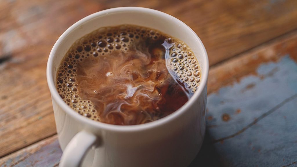 Kur është koha ideale për të pirë kafe?