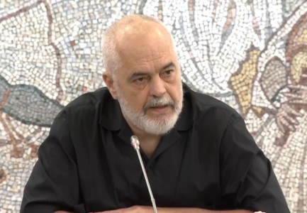 “Ky është vetëm fillimi”/ Rama paralajmëron tregtarët: Ka filluar konfiskimi i qumështit dhe bulmetrave pa faturë