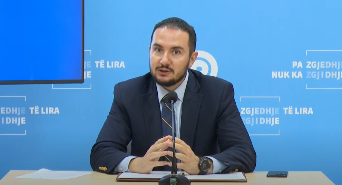 La qelinë pas 10 muajsh, Salianji: Dënimi im, regres në demokraci