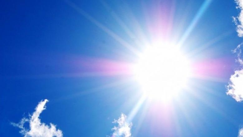 Largohet vapa ‘përvëluese’, vjen moti i lagësht me reshje/ Ja si parashikohet të jetë moti ditën e sotme