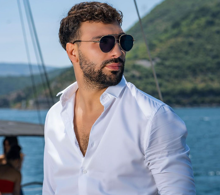 Ledri Vula rrit temperaturat, ”djeg” me një foto. Tregon muskujt nga dhoma e hotelit