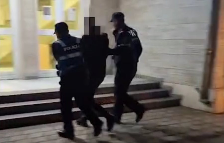 Lëvizte me armë me silenciator gati për qitje, arrestohet 30-vjeçari në Tiranë