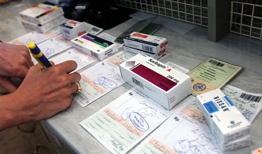 ‘Lidhjet klienteliste’ të mjekëve mbushin recetat e pacientëve