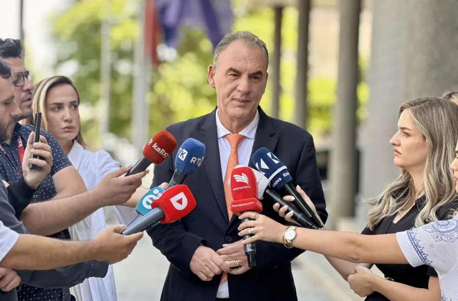 Limaj konfirmon takim me Kurtin për marrëveshje dhe dalje nga kriza