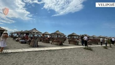 Lirohen hapësirat publike në plazhin e Velipojës, sekuestrohen 80 çadra dhe 160 shezlongë