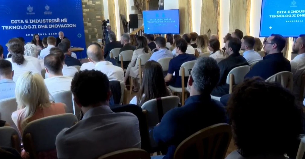 LIVE/ “Së shpejti muzeu me AI”/ Takimi maratonë me përfaqësues të teknologjisë, Rama kritika sektorit privat dhe bankave