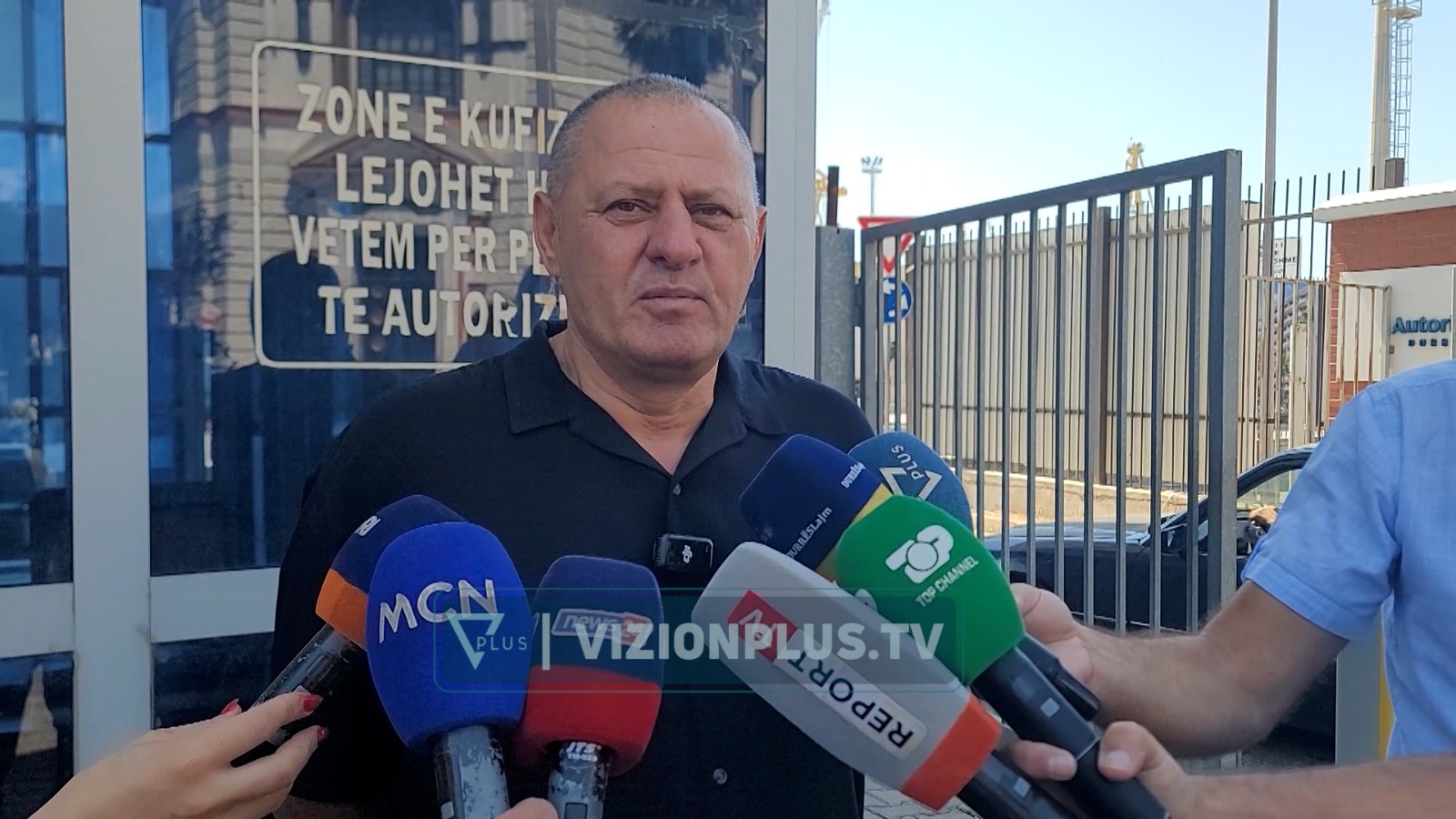 Marinarët e huaj bllokohen në port, jetojnë në kushte të vështira, iu bllokuan pasaportat për kontrabandën