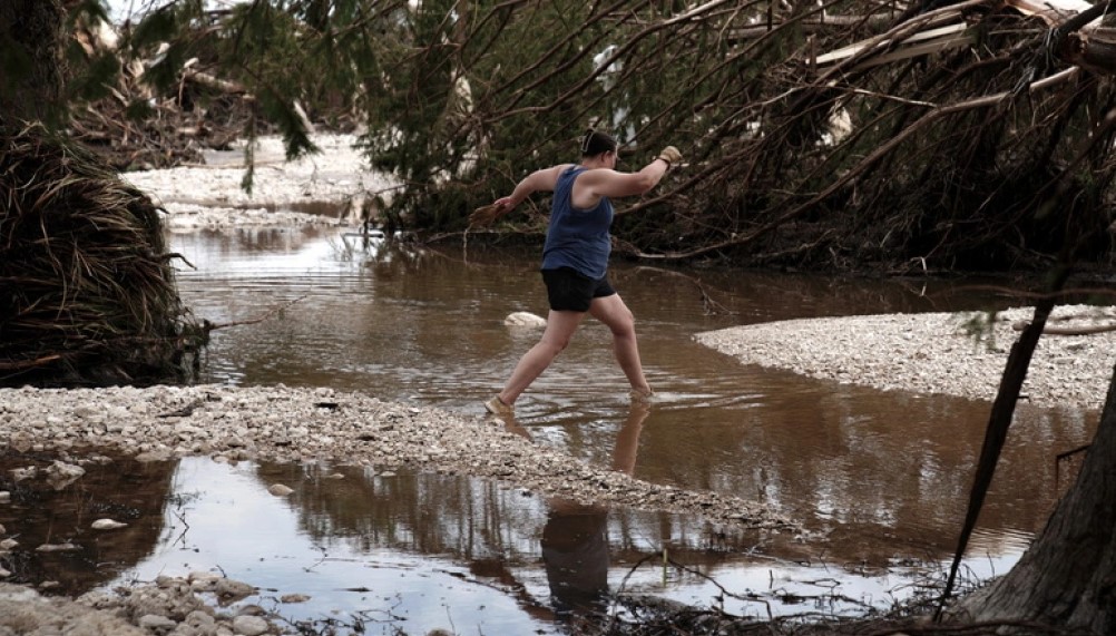 Mbi 100 viktima nga përmbytjet katastrofike në Teksas! Vazhdojnë kërkimet për të mbijetuar