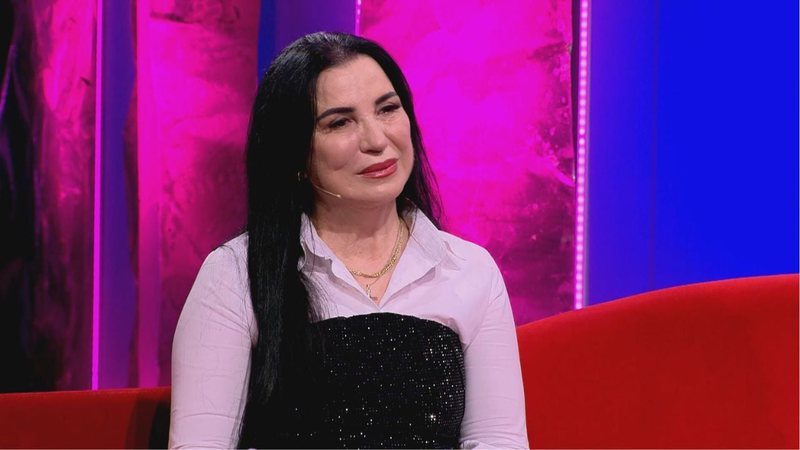 “Më hoqën nga skena, punoja në llaç”/ Rrëfimi i këngëtares së njohur shqiptare: Më ndau i dashuri nga frika e regjimit