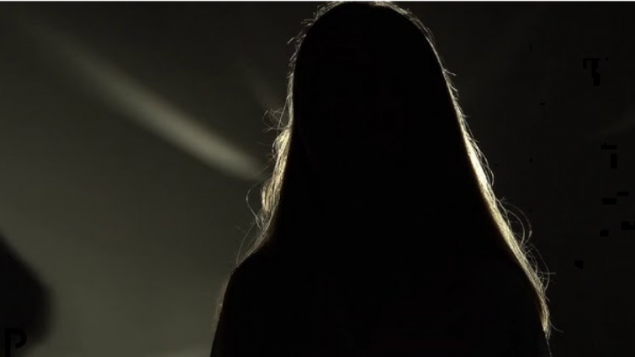 ‘Më kanë përdhunuar, nuk i thashë askujt’/ Dëshmia: Ende e mbaj mend fytyrën e Goranit