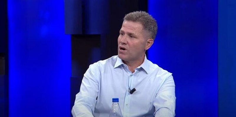 “Me këtë administratë s’shkohet në BE”, deputeti socialist: Ka drejtorë që s’dinë të shkruajnë, por janë miliarderë