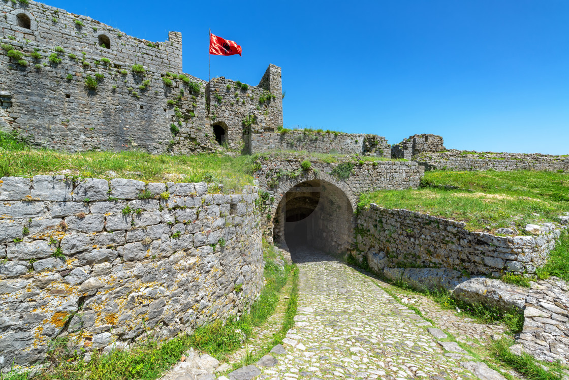 Me qira për 20 vjet, ambientet që do t’i jepen privatit në Kalanë e Lëkurësit dhe Rozafës