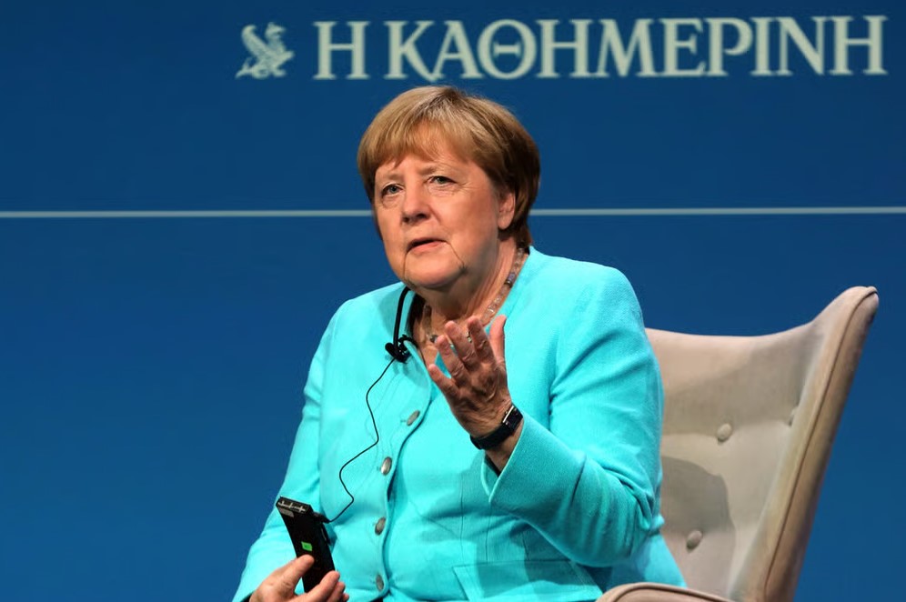 Merkel në Athinë pas 15 vitesh: Kriza greke ishte dramatike, por e domosdoshme