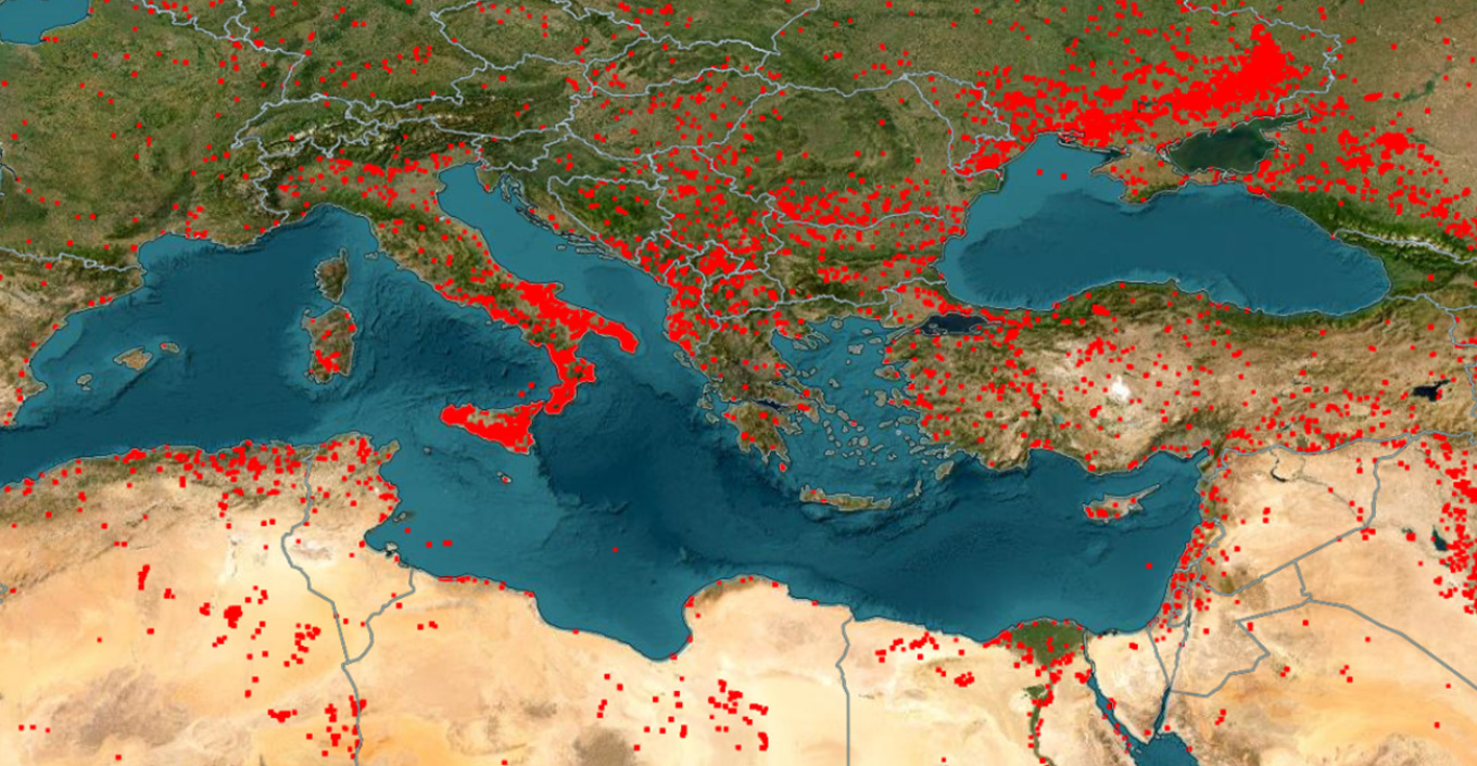 Mesdheu nën flakë, nga hapësira, syri satelitor i NASA-s regjistron shpërthimet e zjarreve