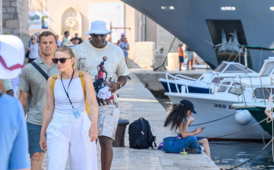 Michael Jordan lë Greqinë pa fjalë, bakshish rekord në një restorant në Athinë