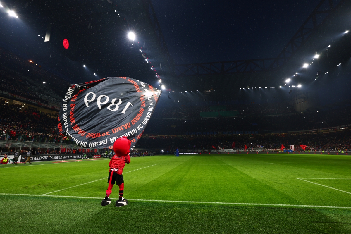 Milan vuan nga krahët, klubi ndjek me interes disa lojtarë, ja emrat e përfolur