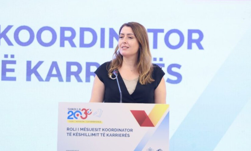 Ministrja e Arsimit: Mbi 16 mijë prindër të informuar përmes sistemit SMIP për prirjet e fëmijëve të tyre