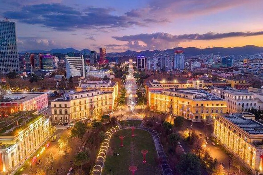 “Mirror”: Ky qytet europian me biletë £15 është befasia më e madhe e verës