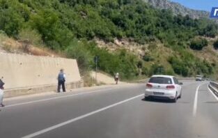 Mungesa e nënkalimeve në Rrugën e Arbrit izoloi 2 fshatra, banorët: Janë bërë aksidente