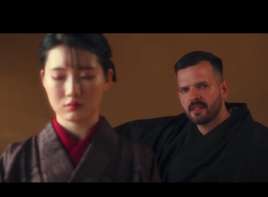 MVJ magjeps publikun me këngën ”Dost”, një krijim unik me vibe aziatik