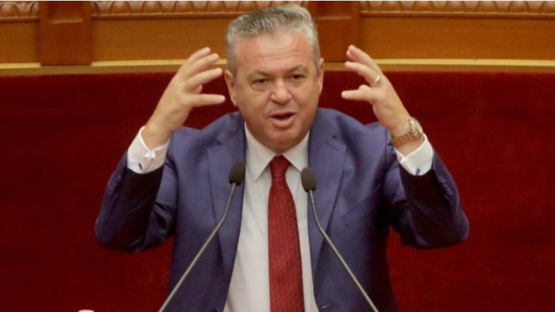 Myslim Murrizi ironizon krerët e PD: Po prisni shtatorin për revolucion imagjinar!