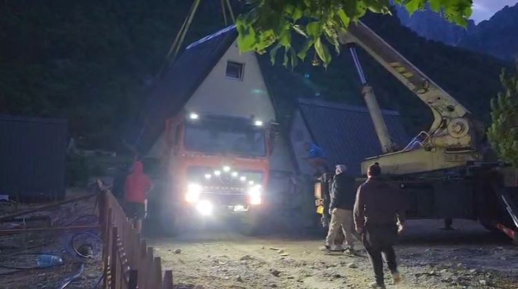 Natë e zhurmshme për Thethin, 120 ndërtime në plan për t’u shembur, reagon Kisha Katolike