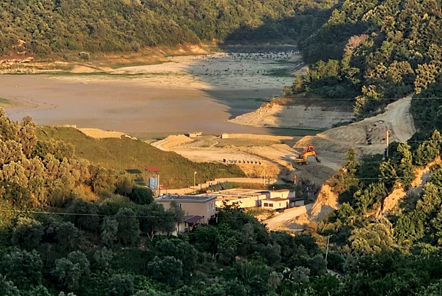 Ndërhyrja në nyjën hidroteknike të rezervuarit të Manskurisë lë pa ujë Golemin