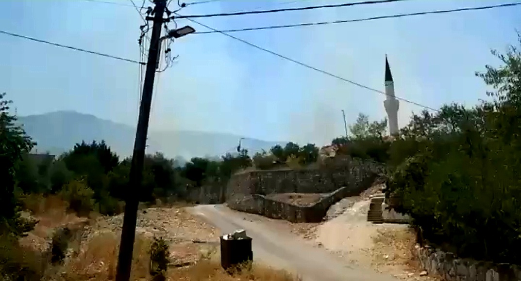 Ndërhyrje e shpejtë pas alarmit të banorëve në Saranda Web: Fiket zjarri në Markat brenda pak orësh