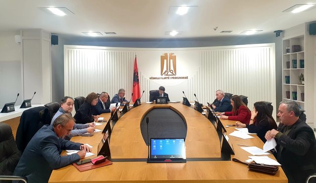 “Në Theth bien shtëpitë, në Tiranë bie heshtja”, Klodiana Lala shpërthen: KLP nuk e mbrojti Gjeli, e hoqi çështjen…