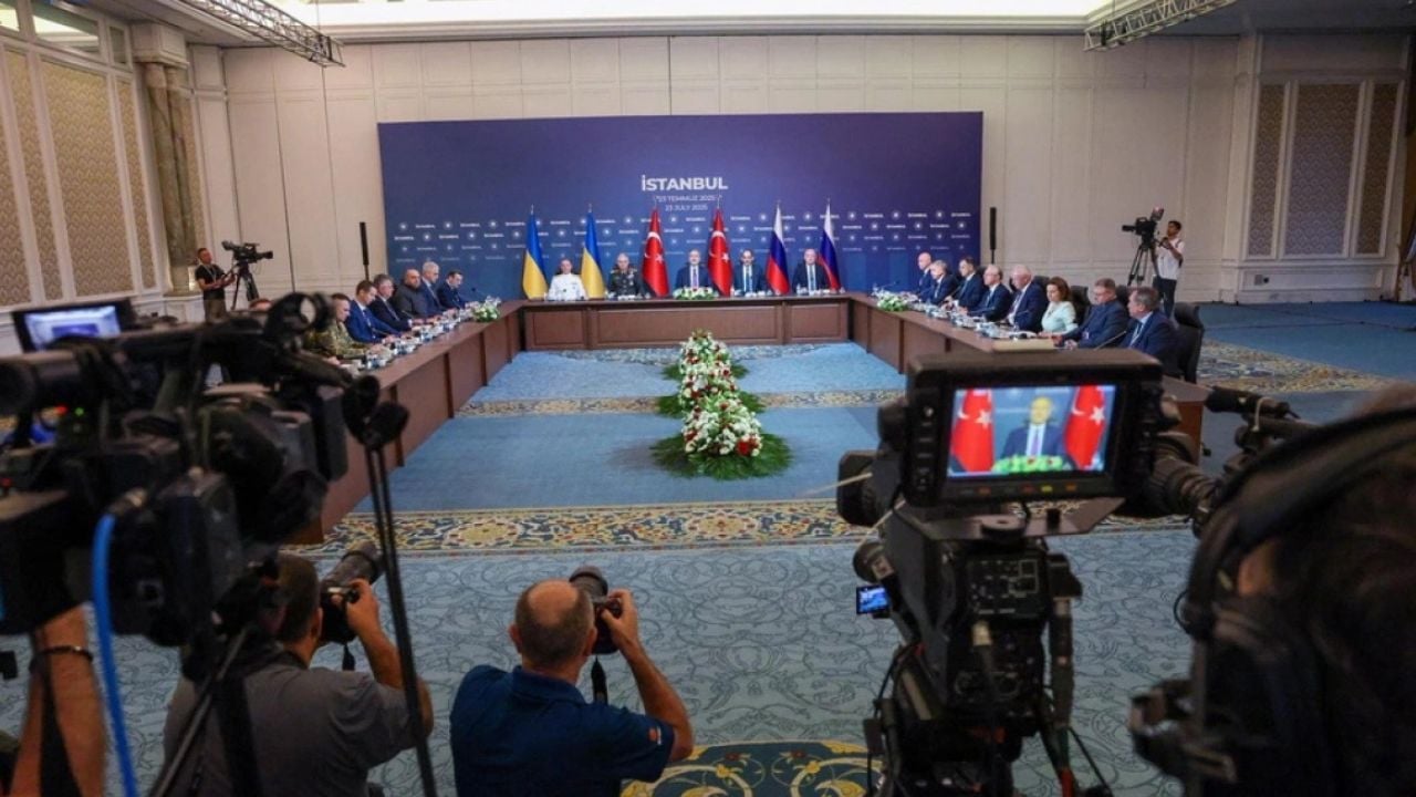 Negociatat Rusi-Ukrainë në Stamboll, pala ukrainase propozoi një samit mes Zelenskyt dhe Putin