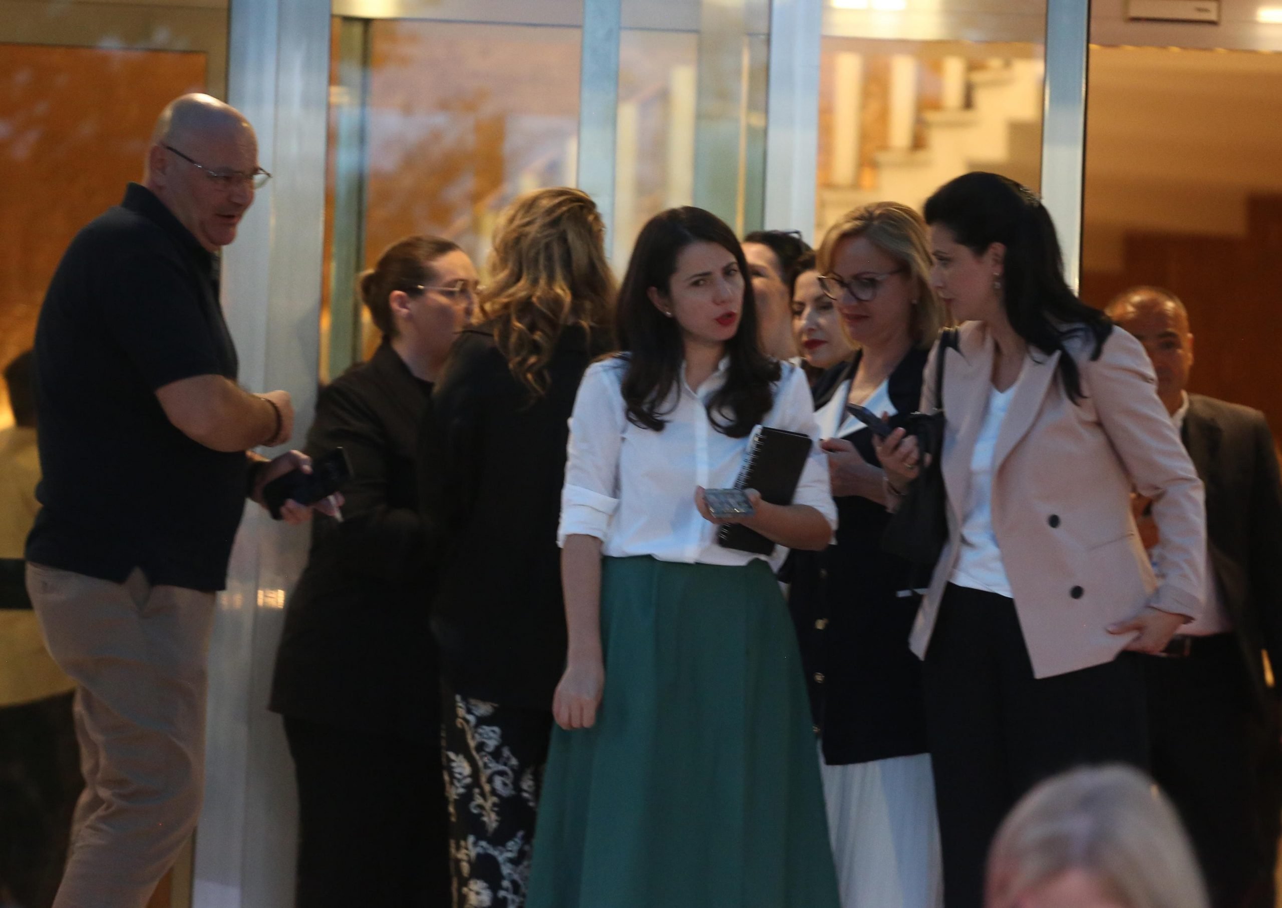 Nga nismat e reja territoriale te paralajmërimet, përfundon mbledhja me dyer të mbyllura e Ramës me ministrat dhe drejtorët e bashkisë së Tiranës