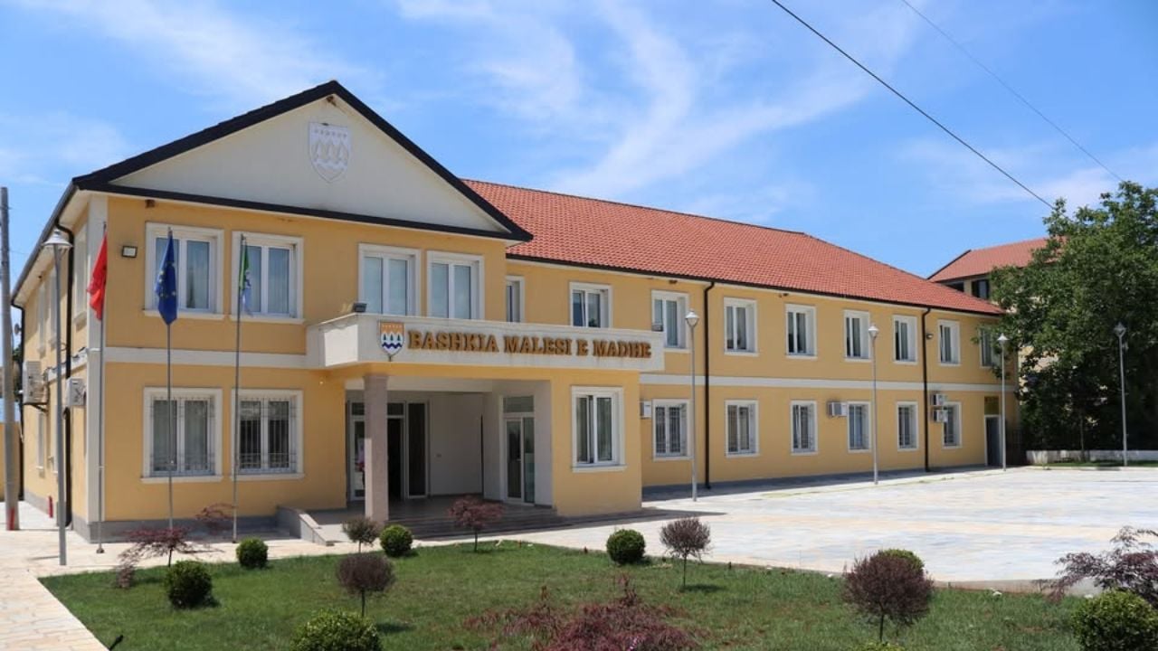 Nisin dorëheqjet në Malësi të Madhe, kryebashkiaku mbledh kolegët në drekën e lamtumirës/ Tjetër situatë në Pukë dhe Fushë-Arrëz: Urdhri i Ramës nuk është i detyrueshëm