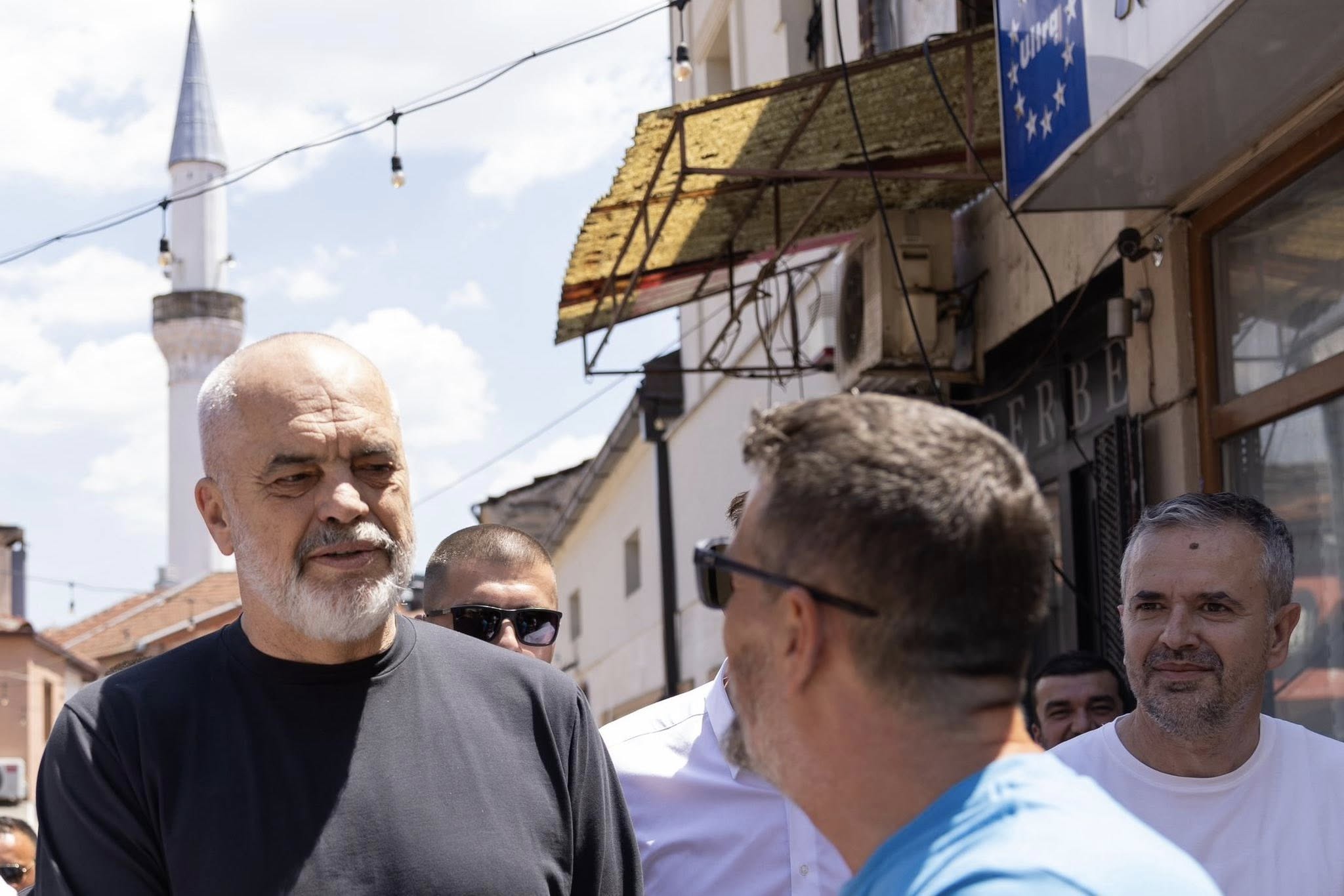 Një ecejake politiko-etnike në zemrën shqiptare të Shkupit