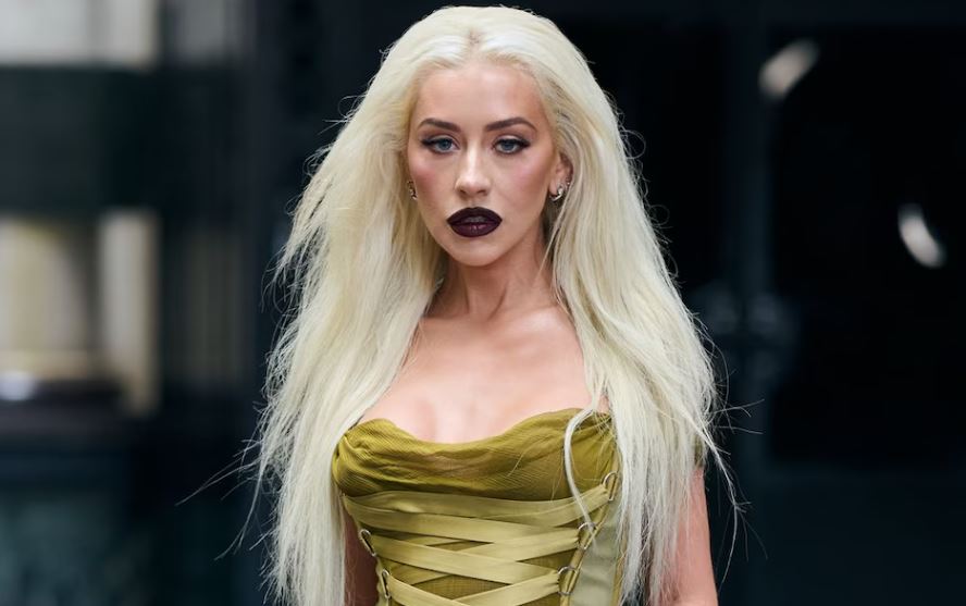 Një ikonë e rikthyer: Christina Aguilera në fustanin legjendar të Versace pas dy dekadash