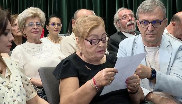 Një vit pa Ismail Kadarenë, Helena: Jeta e tij, pasqyrë e rrugëtimit të Shqipërisë