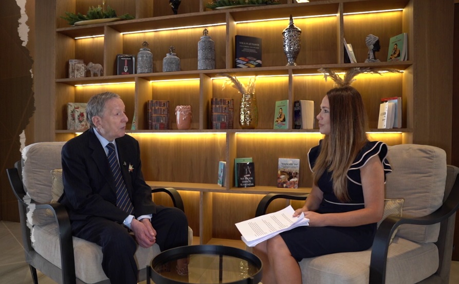 “Nuk do kishte mbijetuar asnjë shqiptar”/ Ndërroi jetë në Shqipëri, ish-ambasadori gjerman: Si ushtria do sulmonte ambasadat