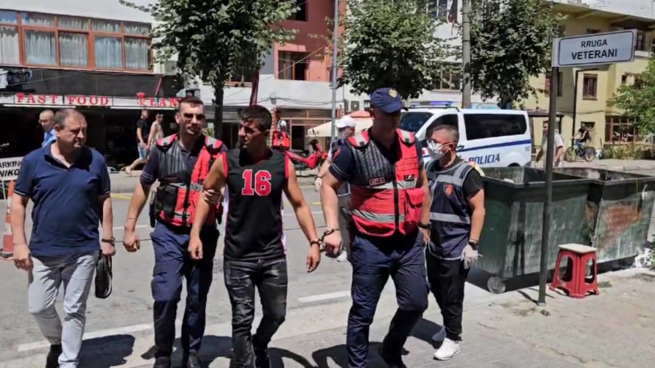 “Nuk e ka vrarë djali im, ai nuk krijonte kurrë probleme”/ Nëna e autorit të dyshuar për krimin në Pogradec: Ilirjani e donte viktimën