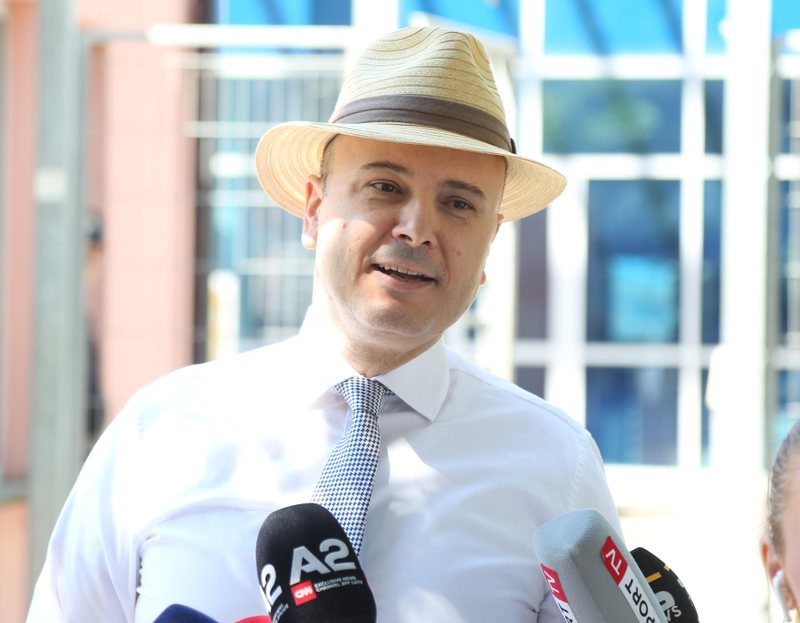 “Nuk kam frikë, jeta kërkon përballje”/ Dhëndri i Berishës: Vajtën më hetuan dhe vajzën, po nuk gjetën gjë