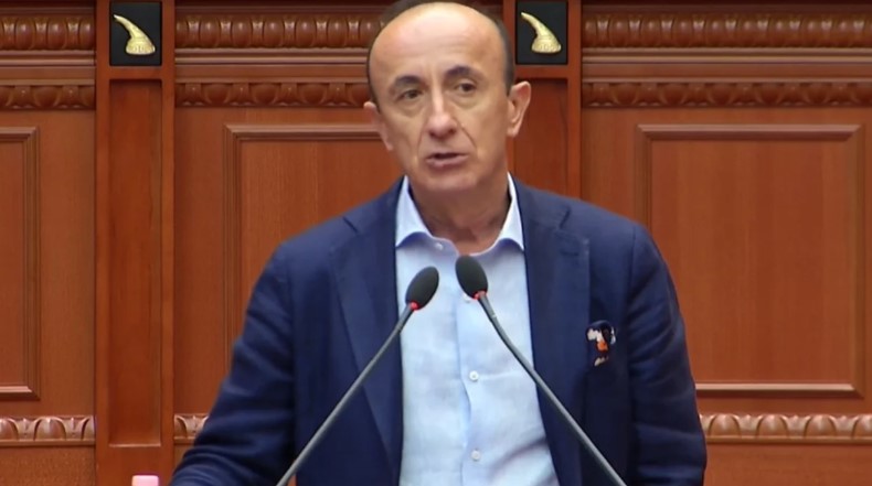 ‘Nuk largohem si servil’, Sula mban fjalimin e fundit në Kuvend: Edhe pse deputet ‘katunar’ kam tërhequr vëmendje