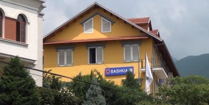 Nuk mbetet mbrapa as qarku i Dibrës/ Paraqesin dorëheqjen 35 drejtues të Njësive Administrative