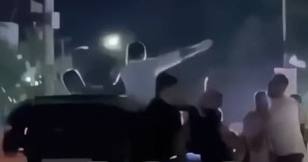 Nuk po ndalen! “Plas” sërish sherri me shkelma e grushta në Dhërmi (VIDEO)