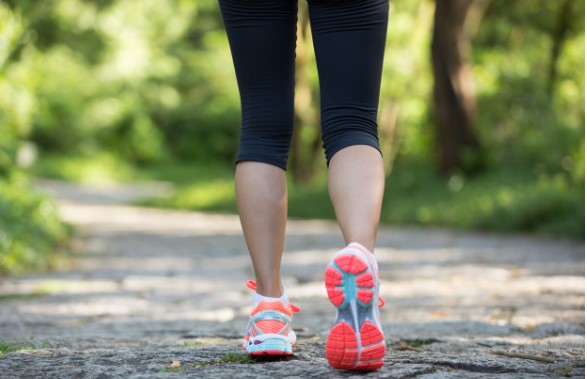 Oksfordi “trondit” botën, ecja e përditshme mbron nga 13 lloje kanceri, studimi që duhet ta lexojnë të gjithë