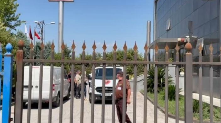 Operacion surprizë në Fier/ Policia ‘zbarkon’ në zyrat e kompanisë, në pranga drejtuesit kryesorë (Emrat)