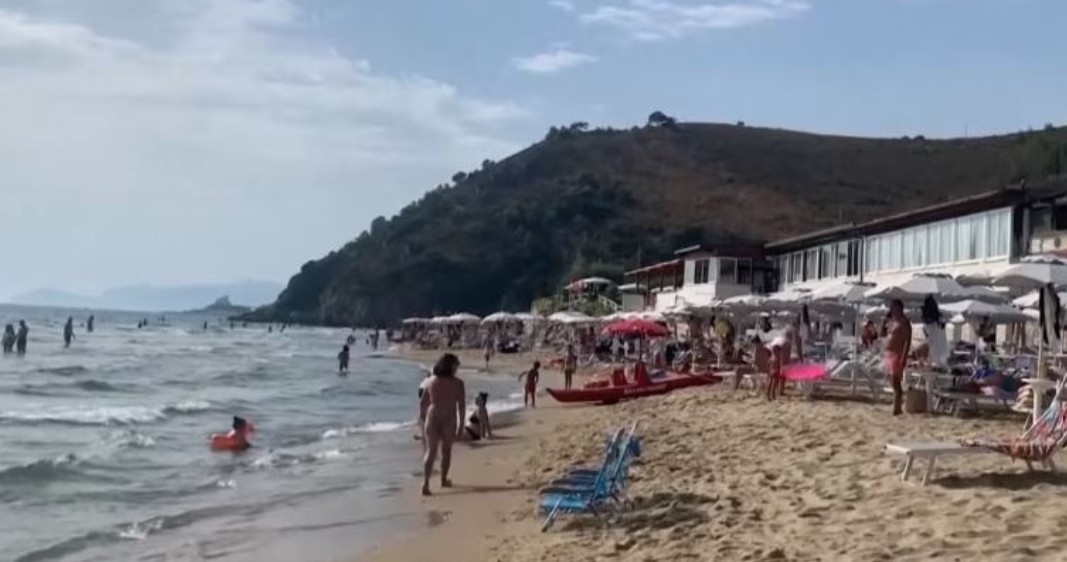Operacioni “Plazhi i lirë”/ Hiqen 85 çadra dhe shezlongë te Kepi i Rodonit, nën hetim 59-vjeçari